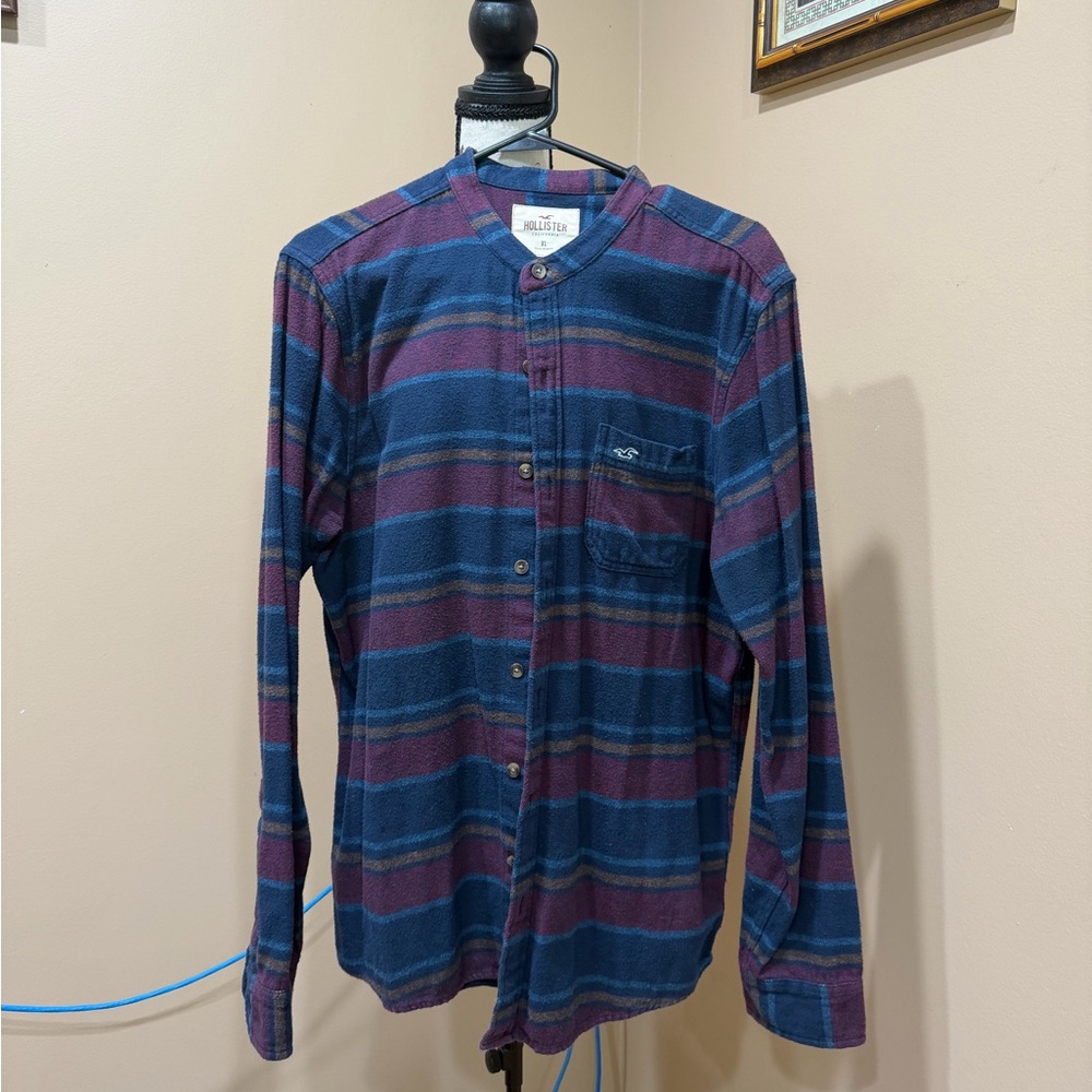 Hollister Men's Navy & Burgundy Striped Button-Front Shirt
